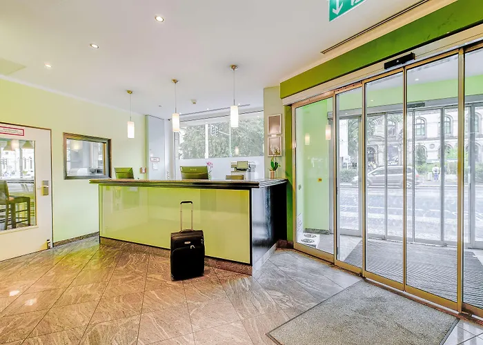 柏林米特钟楼酒店 3*